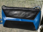 Sac - pochette Charles Jourdan, bleu et noir.