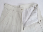 Pantalon cuir blanc.