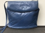 Sac Charles Jourdan, bleu.