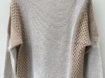 Pull nuancé beige.