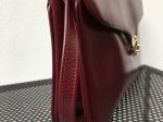 Sac - pochette bordeaux, au style faussement classique !