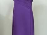 Robe violette.