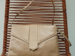 Sac-Pochette Charles Jourdan, beige poudré.