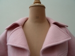 Veste rose pastel.