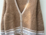 Cardigan marron glacé.