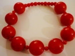 Collier rouge.