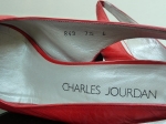 Sandales Charles Jourdan rouge et noir.