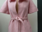 Veste rose pastel.