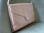 Sac-Pochette Charles Jourdan, beige poudré.