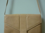 Sac-Pochette Charles Jourdan, beige poudré.