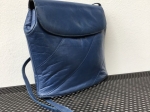 Sac Charles Jourdan, bleu.