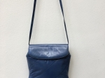 Sac Charles Jourdan, bleu.