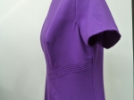 Robe violette.