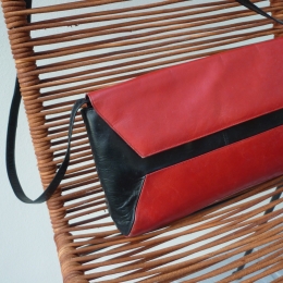 Sac-Pochette Charles Jourdan, rouge et noir.