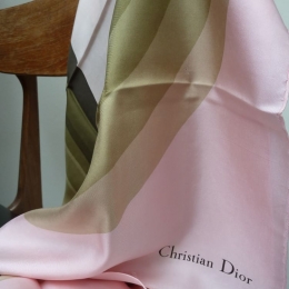 Carré Christian Dior - A la lettre !